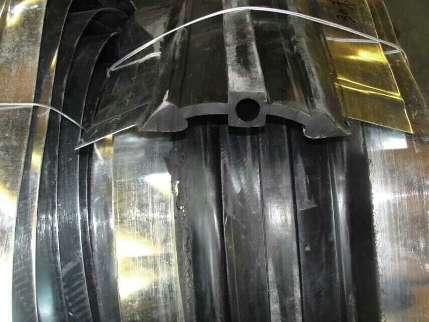 方孔鋼邊橡膠止水帶